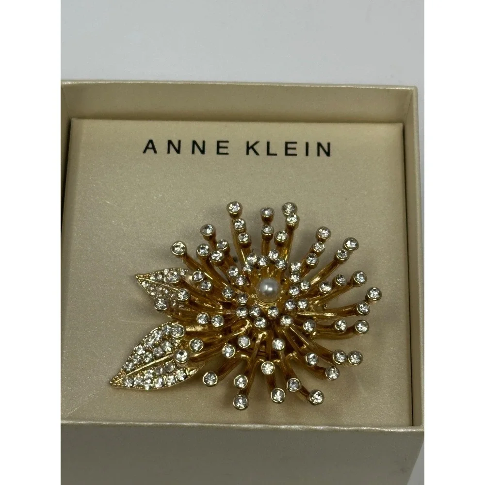 NEW Vintage Anne Klein Gold Tone Faux Pearl Rhinestone Brooch Pin Floral NIB T2